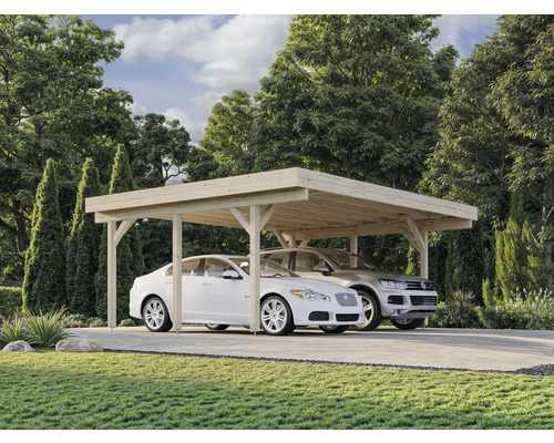 Doppelcarport aus Holz mit zwei geparkten Autos im Garten.
