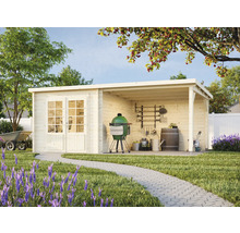 Garten mit Holzgartenhaus, Grill und Gartengeräten