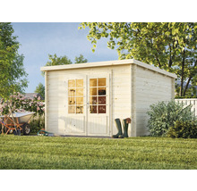 Holzgartenhaus mit Doppeltür und Gartengeräten im Garten