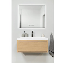 Waschtisch mit Spiegel, Armatur und Handtuch