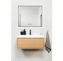 Modernes Badezimmer mit Waschtischunterschrank, Waschbecken, Spiegel und Accessoires