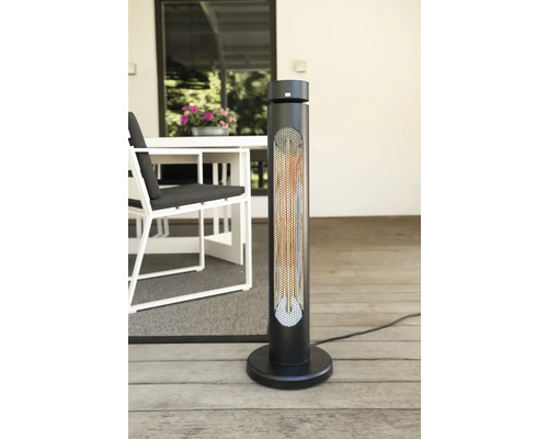 Freistehende Heizstrahler für den Außenbereich auf einer Terrasse