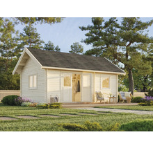 Holzgartenhaus mit Terrasse in einer Gartenlandschaft