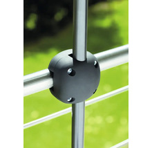 Detailaufnahme eines Geländerverbinders für Edelstahlgeländer