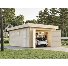 Holzgarage mit Auto und geöffneten Türen im Garten