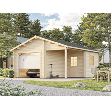 Holzgarage mit offenem Carport und Auto auf einem Grundstück mit Garten