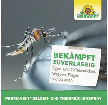 "Nahaufnahme einer Tigermücke neben einem Zettel mit dem Text: Bekämpft zuverlässig Tiger- und Gelsenmücken, Wespen, Fliegen und Schaben