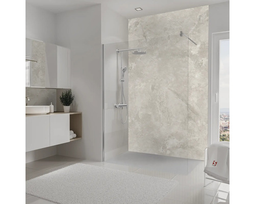 Helles Badezimmer mit Duschkabine, Waschbecken und Spiegel