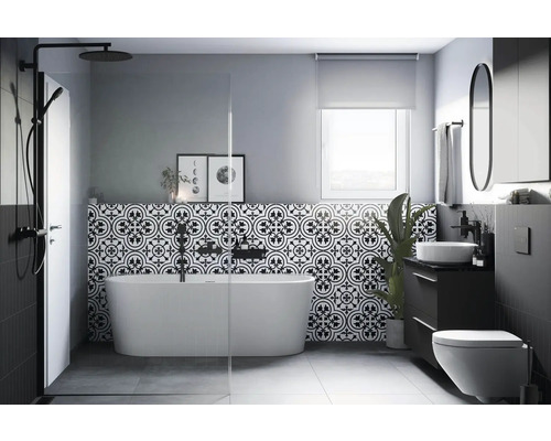 Feinsteinzeug Dekorfliese Casablanca Amantus 20x20 cm matt rektifiziert Modernes Badezimmer mit freistehender Badewanne, Mosaikfliesen und dunklen Akzenten