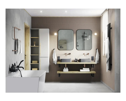 Feinsteinzeug Wandfliese Ainsa caldera 5x25 cm braun matt Helles Badezimmer mit Badewanne, Waschbecken, Spiegel und Regalen für Badezimmerzubehör