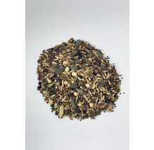 Haufen Vogelfutter mit verschiedenen Samen und Körnern