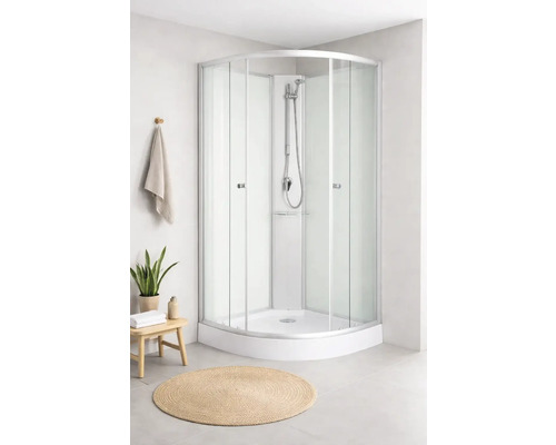 Eckdusche mit Glastüren und Duscharmatur in einem hellen Badezimmer