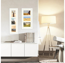 Zwei dreifache Bilderrahmen an einer Wand über einem Sideboard in einem Wohnzimmer