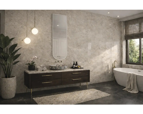 Modernes Badezimmer mit dunklem Waschtischunterschrank, Aufsatzwaschbecken mit Muster, freistehender Badewanne und Wandfliesen in Marmoroptik.