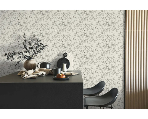 Moderne Vliestapete mit One-Line-Art Gesichtsmotiven in einer minimalistischen Küche mit Tresen und Barhockern.