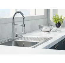 Küchenspüle mit Mischbatterie und spiralförmigem Auslaufschlauch