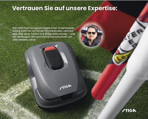 Grauer Stiga Mähroboter auf Rasen neben einer Eckfahne mit dem Bayer Leverkusen Logo