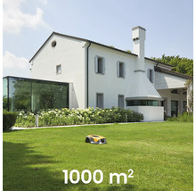 Rasenmäher Roboter im Garten vor einem Haus für Rasenflächen bis zu 1000 Quadratmeter