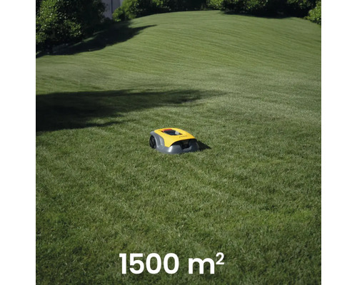 Rasenmähroboter auf einer Rasenfläche von 1500 Quadratmetern