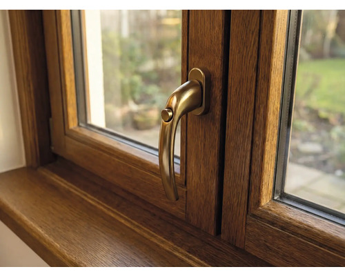 Holzfenster mit Fenstergriff