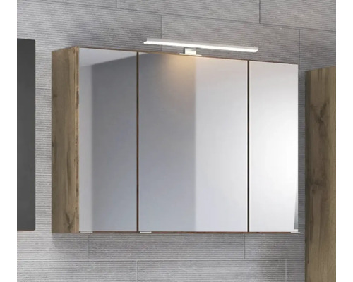 Dreitüriger Spiegelschrank mit Korpus in Holzoptik und integrierter Beleuchtung.
