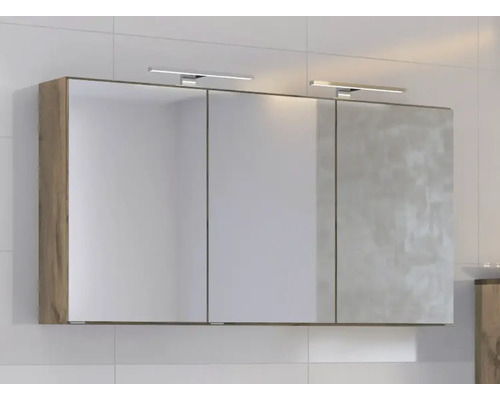 Spiegelschrank für das Badezimmer mit drei verspiegelten Türen, Seiten in Holzoptik und zwei LED-Aufsatzleuchten.