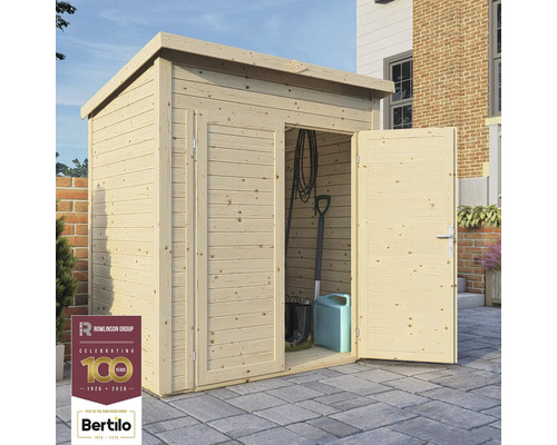 Gartenschrank aus Holz mit geöffneter Tür, im Hintergrund Gartengeräte. Rowlinson Group Logo. Bertilo Logo.