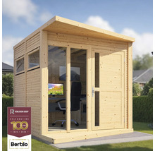 Holzgartenhaus mit Fenstern und Tür im Garten