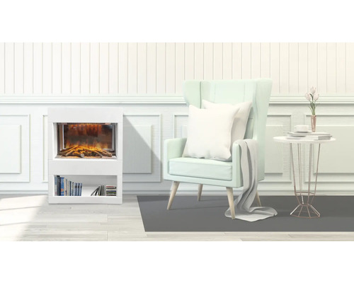 Wohnzimmer mit elektrischem Kamin, Sessel und Beistelltisch