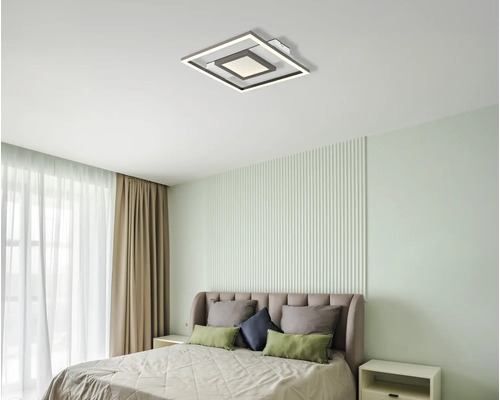 Schlafzimmer mit quadratischer LED Deckenleuchte
