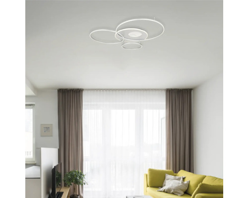 Wohnzimmer mit moderner LED Deckenleuchte mit Ringdesign