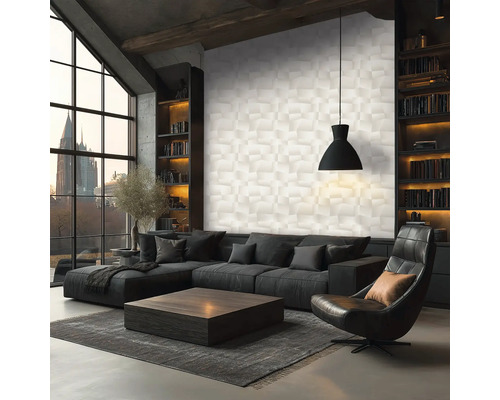 Modernes Wohnzimmer mit geometrischer 3D-Effekt-Tapete, dunklem Sofa, Couchtisch aus Holz und großem Fenster im Industrie-Stil.