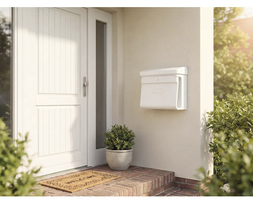 Eingangsbereich mit Haustür, Briefkasten und Fußmatte