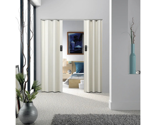 Zimmeransicht mit einer Falttür als Raumteiler