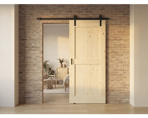 Holzschiebetür vor einer Ziegelwand, teilweise geöffnet und mit schwarzer Schiene