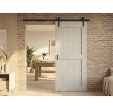 Holzschiebetür vor Backsteinwand in modernem Wohnraum