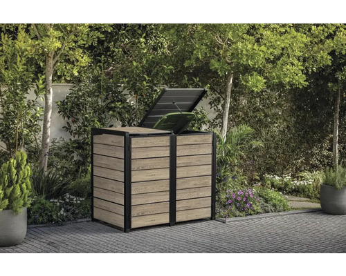 Mülltonnenbox aus Holz mit geöffnetem Deckel im Garten