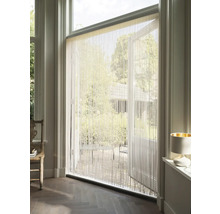 Dekorative Fadengardine vor einer Terrassentür