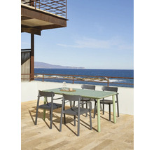 Esstischgruppe mit Meerblick bestehend aus Tisch und Stühlen für den Außenbereich