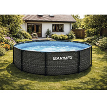 Runder Marimex Rahmenpool mit grauem Rattan-Dekor in einem sonnigen Garten auf Rasenfläche.