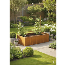 Rechteckiges Hochbeet aus Metall in Rostoptik mit integrierter Rankhilfe und blühenden Kletterpflanzen auf einer Terrasse im Garten.