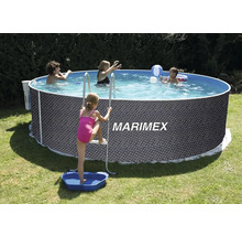Marimex Aufstellpool rund mit Rattan-Optik, Kinder spielen im Wasser, Einstiegsleiter mit Fußbecken im Garten.