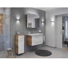 Modernes Badmöbelset in Weiß und Holzoptik, bestehend aus wandhängendem Waschbeckenunterschrank, Keramikwaschbecken und Spiegelschrank.