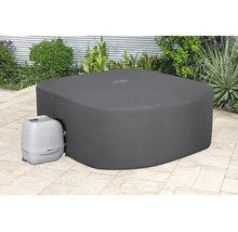 Quadratische Thermo-Abdeckung für aufblasbare Whirlpools auf einer gepflasterten Terrasse im Garten.