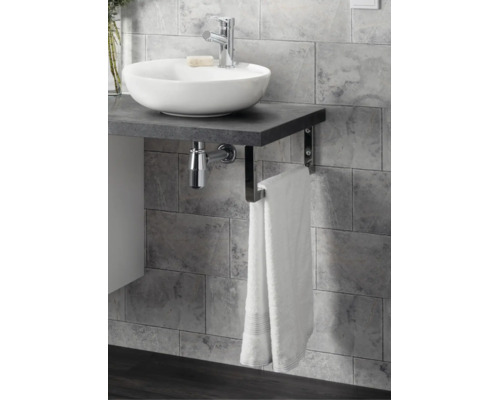Modernes Badezimmer mit rundem Aufsatzwaschbecken auf einer dunklen Waschtischplatte in Steinoptik, verchromter Armatur und Handtuchhalter.