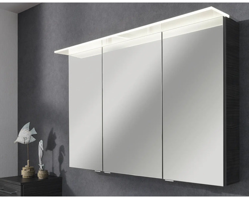 Dreitüriger Spiegelschrank für das Badezimmer mit integrierter LED-Beleuchtung oben und modernen Spiegelfronten.