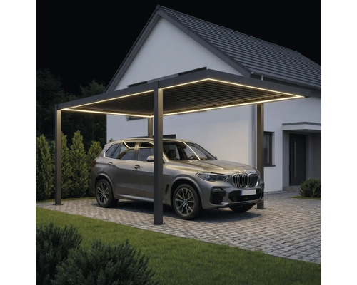 Moderner Carport mit LED-Beleuchtung und Lamellendach, Auto auf gepflasterter Einfahrt vor einem Haus bei Nacht.