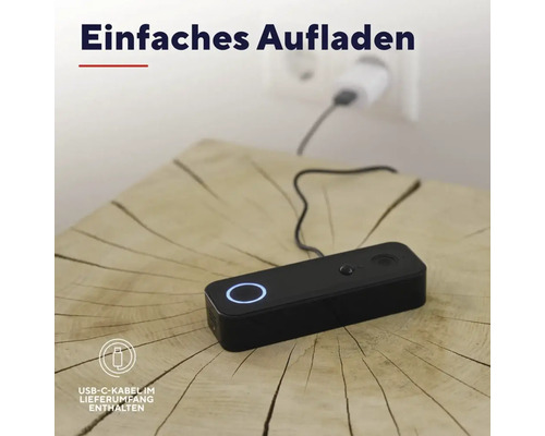 Schwarze Türklingel wird über ein USB-C-Kabel aufgeladen. USB-C-Kabel im Lieferumfang enthalten.