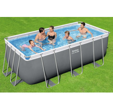 Rechteckiger Bestway Steel Pro Max Aufstellpool mit Stahlrahmen und grauer Poolfolie auf einem Rasen mit einer badenden Familie.