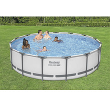 Bestway Steel Pro Max Frame Pool, runder Aufstellpool mit Personen in einem Garten auf einer Rasenfläche.